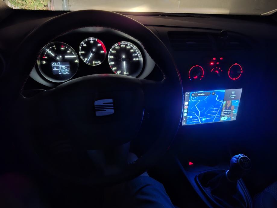 Seat Leon 1,6 TDI, fotografija 11
