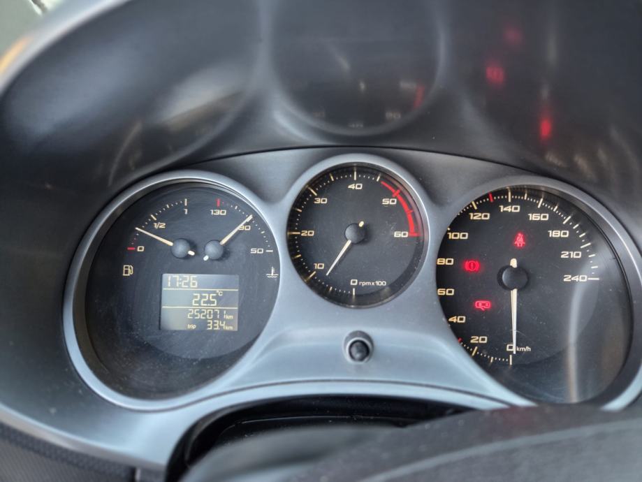 Seat Leon 1,6 TDI, fotografija 9