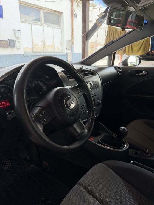SEAT Leon 1.9 TDI 77 kW / 105 KS – klima, tempomat, fotografija 3