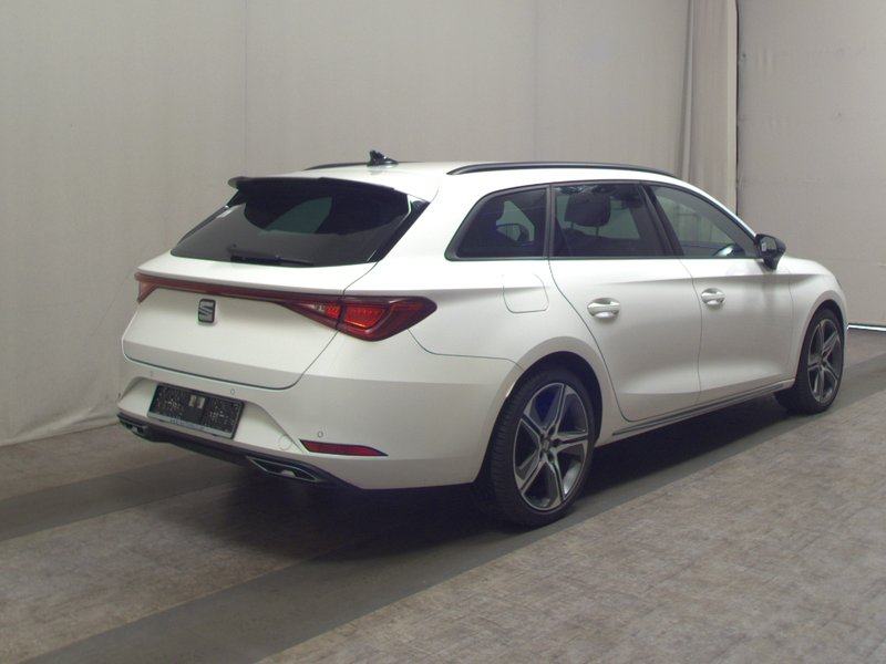 SEAT Leon Sportstourer 2.0 TDI FR-Line automatik • ACC • LED, fotografija 4