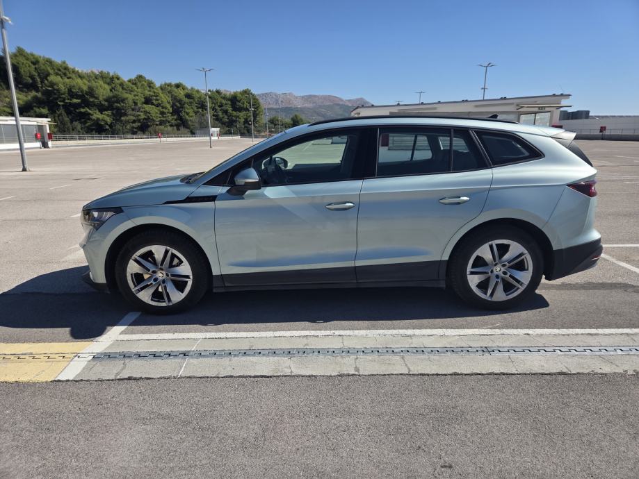Škoda Enyaq iV60 – Topl. pumpa / Panorama / Koža / AVILOO SOH(93.3%), pogled izvana - slika 3