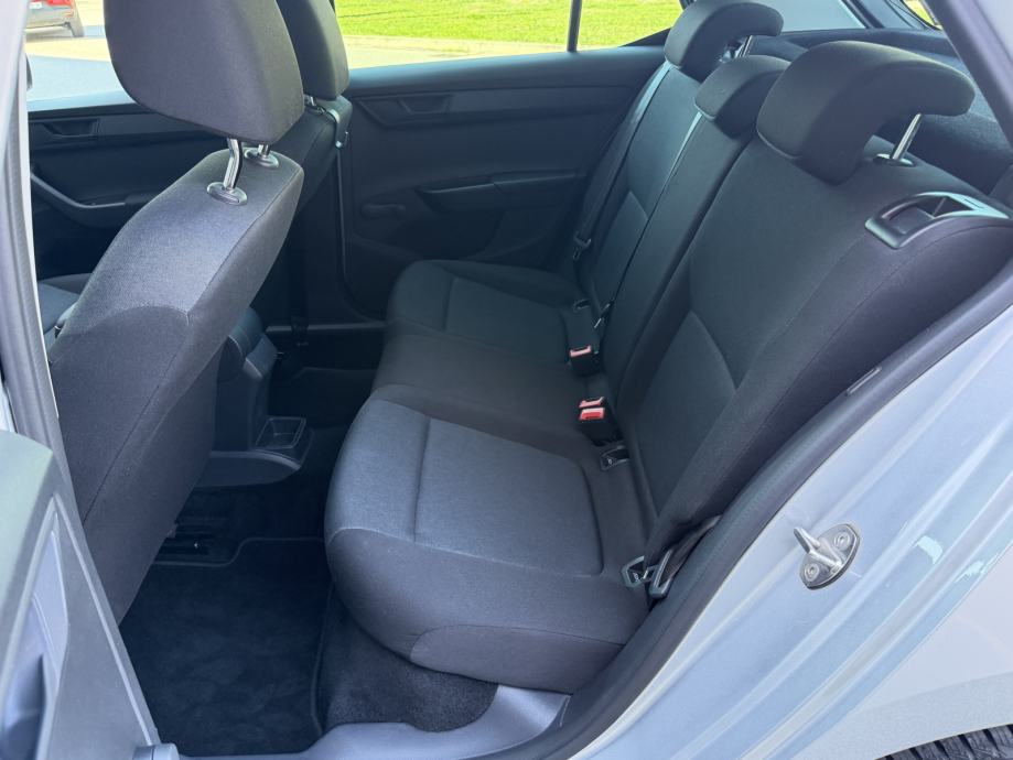 •SKODA FABIA 1,0 MPI•HR AUTO,KAO NOVI••SERVISNA,DVA KLJUCA••, fotografija 15