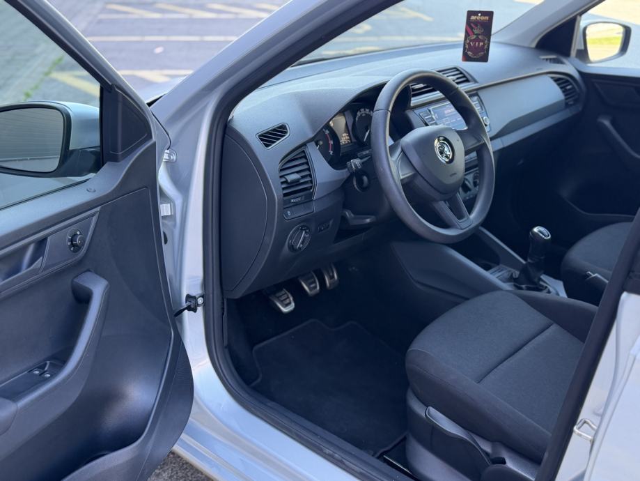 •SKODA FABIA 1,0 MPI•HR AUTO,KAO NOVI••SERVISNA,DVA KLJUCA••, fotografija 10
