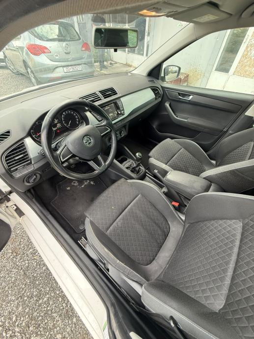 Škoda Fabia 1,0, fotografija 9