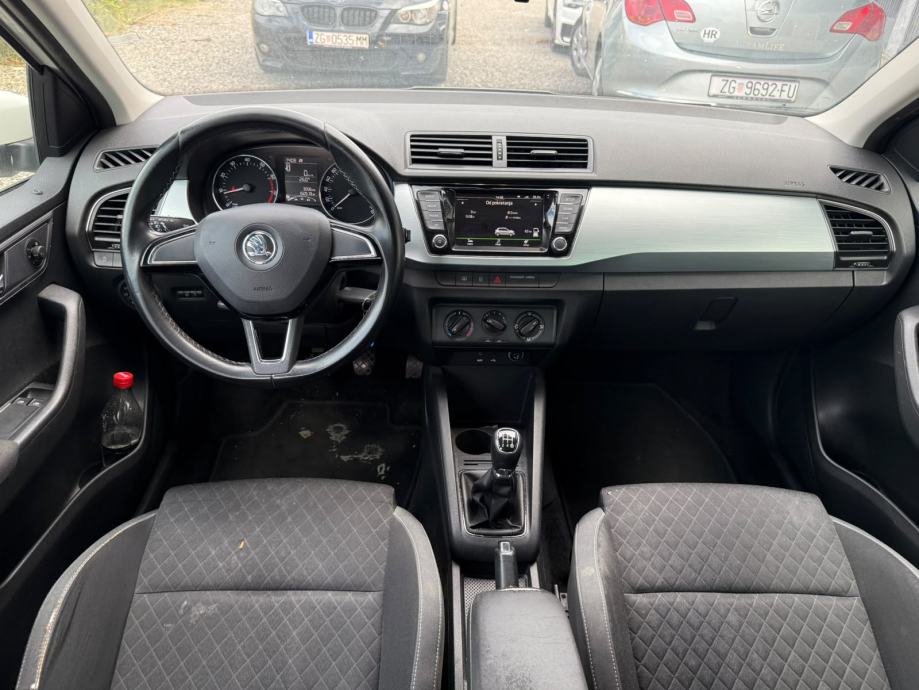 Škoda Fabia 1,0, fotografija 7
