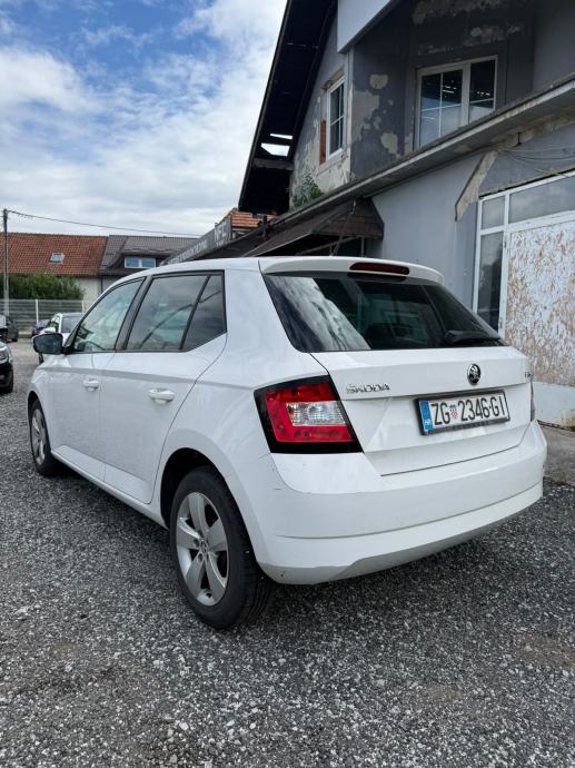 Škoda Fabia 1,0, fotografija 4