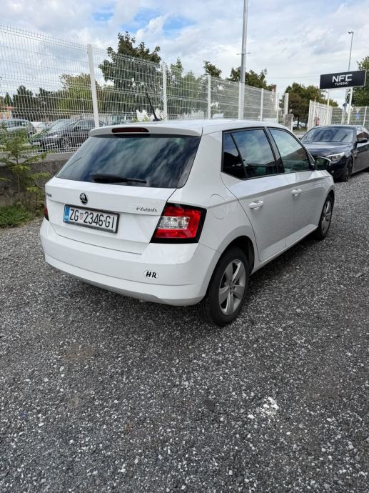 Škoda Fabia 1,0, fotografija 3