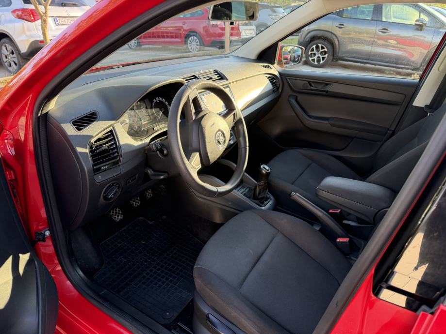 Škoda Fabia 1,0, fotografija 9