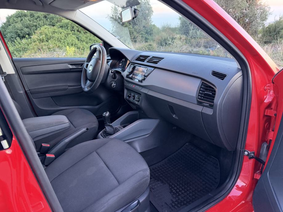 Škoda Fabia 1,0, fotografija 11