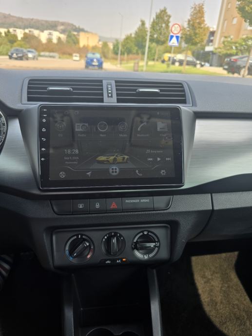 Škoda Fabia 1,0 TSI, fotografija 11