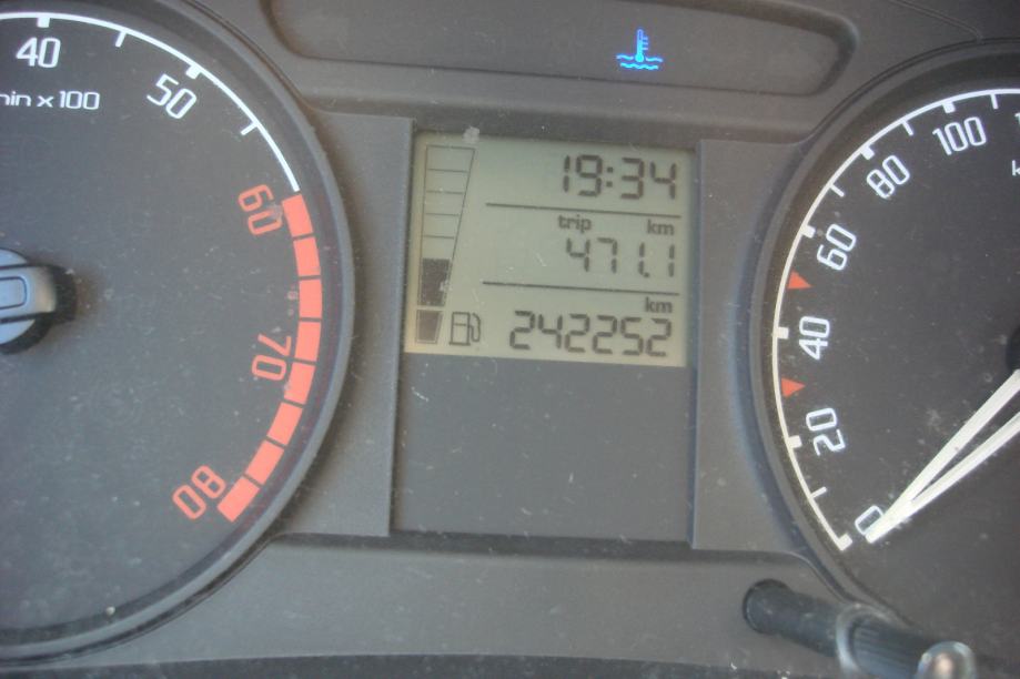 ŠKODA FABIA 1,2 HTP CLASSIC**REGISTRIRANA 07/27***KLIMA*****ODLIČNA**, fotografija 6