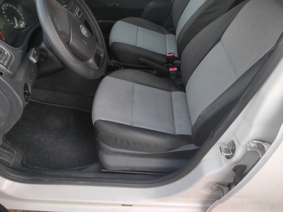 Škoda Fabia 1,2 BENZIN,KLIMA,SAMO 160 TKM.IMA POTVRDA,UREDNA, fotografija 6
