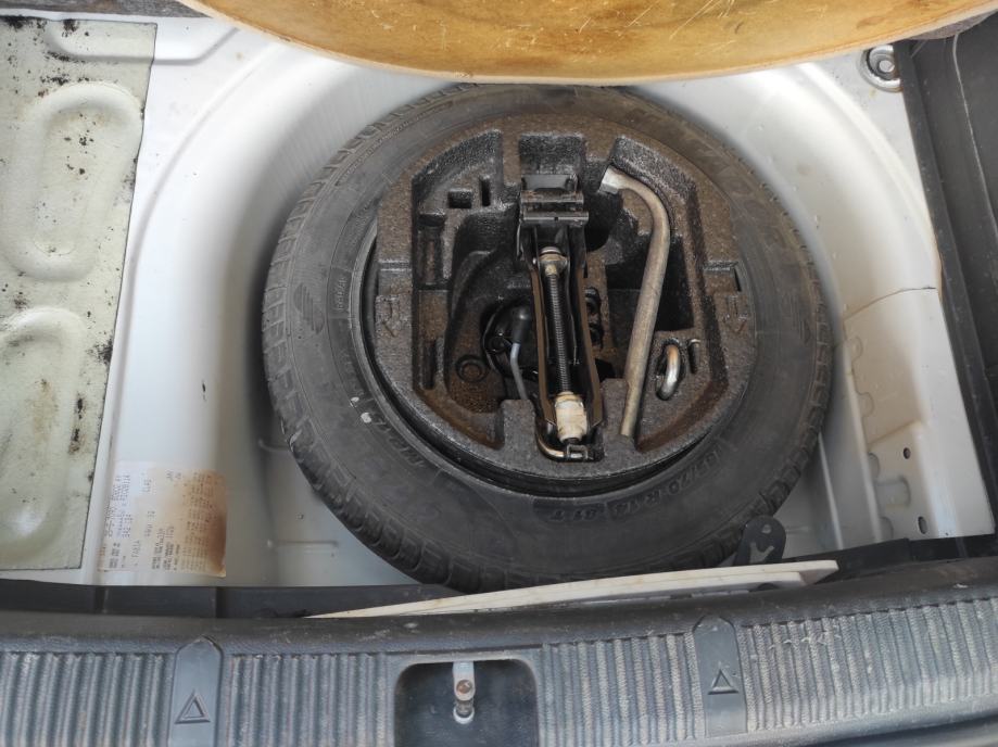 Škoda Fabia 1,2 BENZIN,KLIMA,SAMO 160 TKM.IMA POTVRDA,UREDNA, fotografija 11