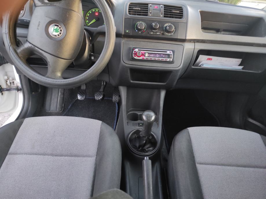 Škoda Fabia 1,2 BENZIN,KLIMA,SAMO 160 TKM.IMA POTVRDA,UREDNA, fotografija 12
