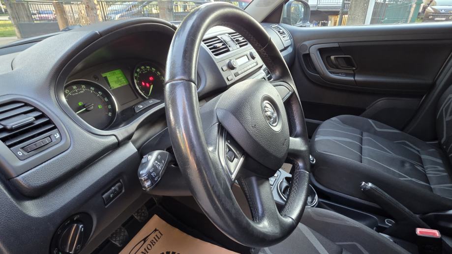Škoda Fabia Combi 1,6 TDI, servisna, klima, tempo, pdc, TOP STANJE..., fotografija 19