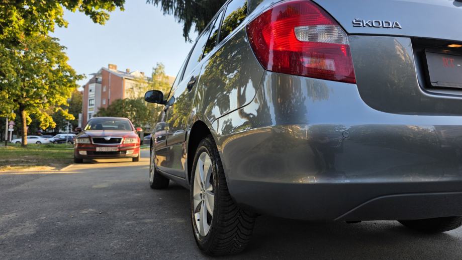 Škoda Fabia Combi 1,6 TDI, servisna, klima, tempo, pdc, TOP STANJE..., fotografija 8