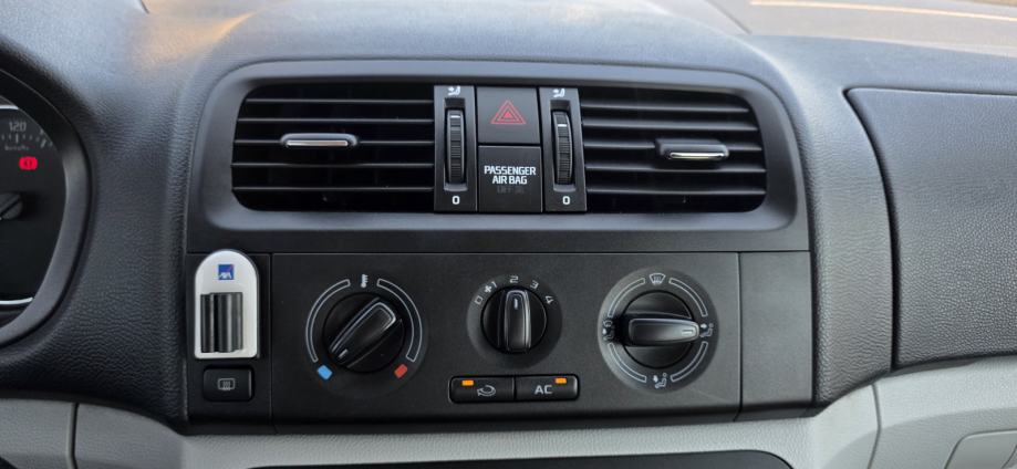 Škoda Fabia Combi 1,6 TDI, KLIMA, EL. PAKET, PARKING SENZORI..., fotografija 18