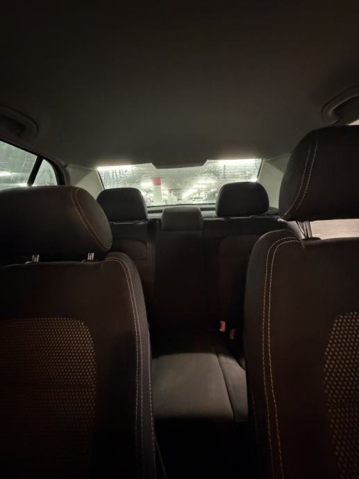 Škoda Fabia Sedan 1,2 12V, fotografija 12