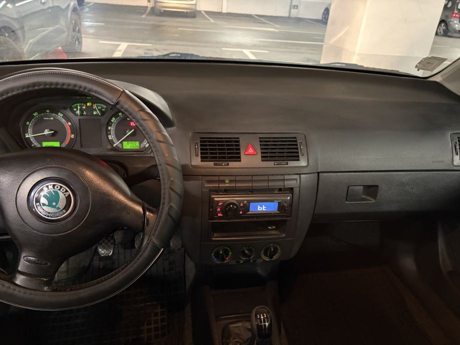 Škoda Fabia Sedan 1,2 12V, fotografija 3