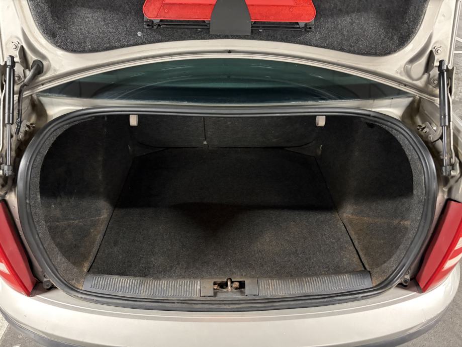 Škoda Fabia Sedan 1,2 12V, fotografija 9