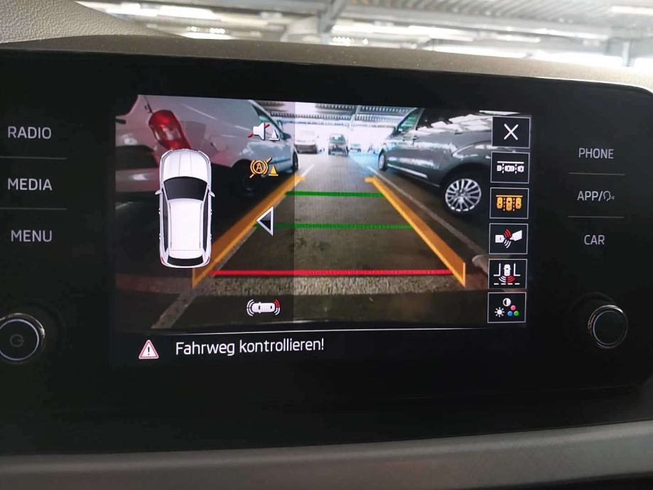Škoda Kamiq 1,0 TSI 110KS HIGH LED,KAMER,KUKA,GRIJ.SJEDAL,6.473,5€*3, fotografija 11
