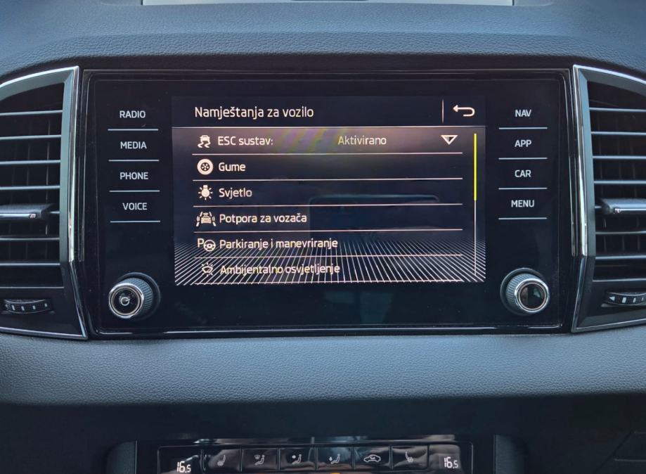 Škoda Karoq 1.5 TSI DSG*STYLE*ALU NAVI LED AMBI.LIGHT PARK PILOT*GARAN, fotografija 18
