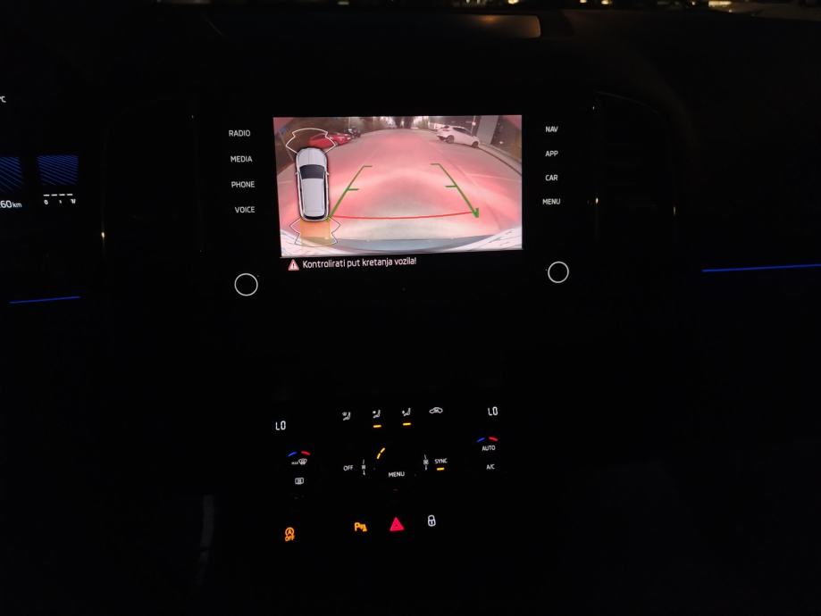 Škoda Karoq 1,5 TSI 110kw DSG KUPLJEN NOVI U HR(NIJE UVOZ) 1.VLASNIK, fotografija 10