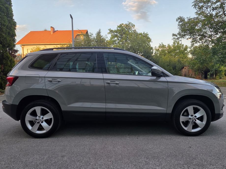 ŠKODA KAROQ 1.6 TDI DSG - *BOGATA OPREMA - ORIGINAL STANJE - SERVISNA*, fotografija 10