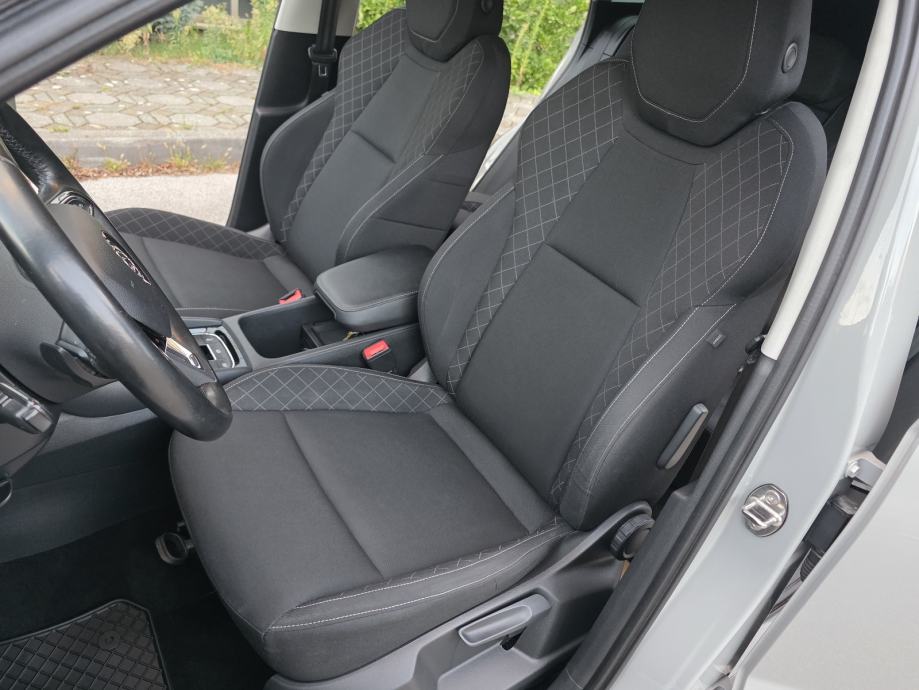 ŠKODA KAROQ 1.6 TDI DSG - *BOGATA OPREMA - ORIGINAL STANJE - SERVISNA*, fotografija 19
