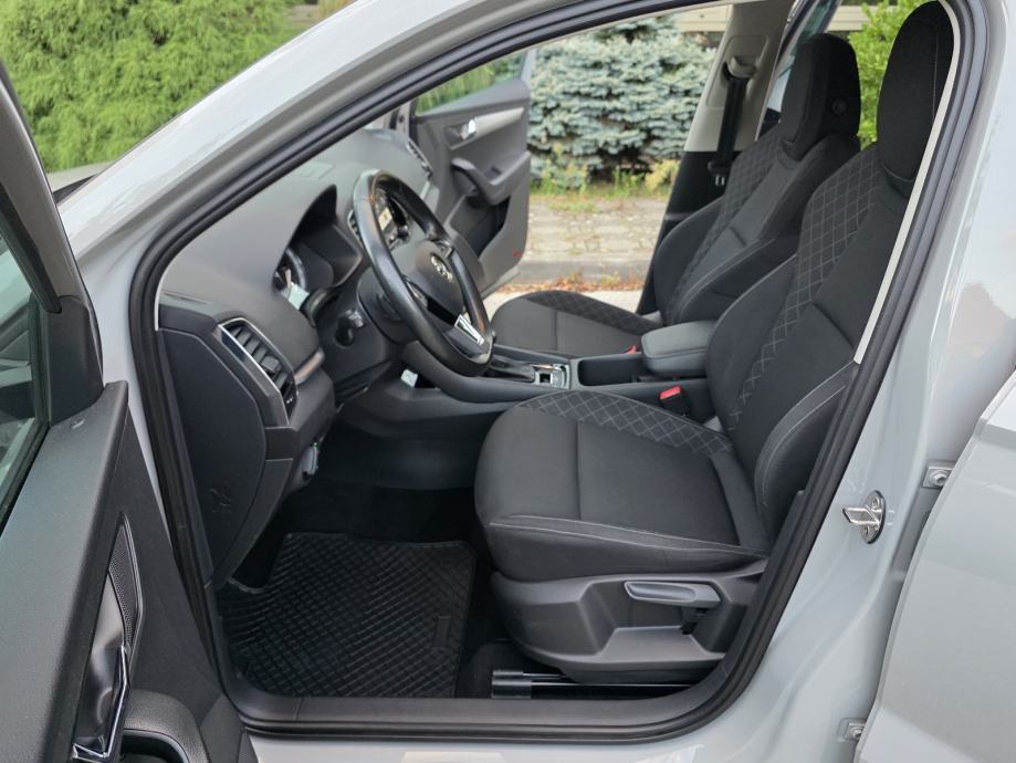 ŠKODA KAROQ 1.6 TDI DSG - *BOGATA OPREMA - ORIGINAL STANJE - SERVISNA*, fotografija 18