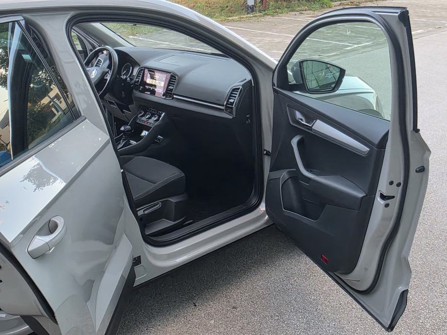 ŠKODA KAROQ 1.6 TDI DSG - *BOGATA OPREMA - ORIGINAL STANJE - SERVISNA*, fotografija 20