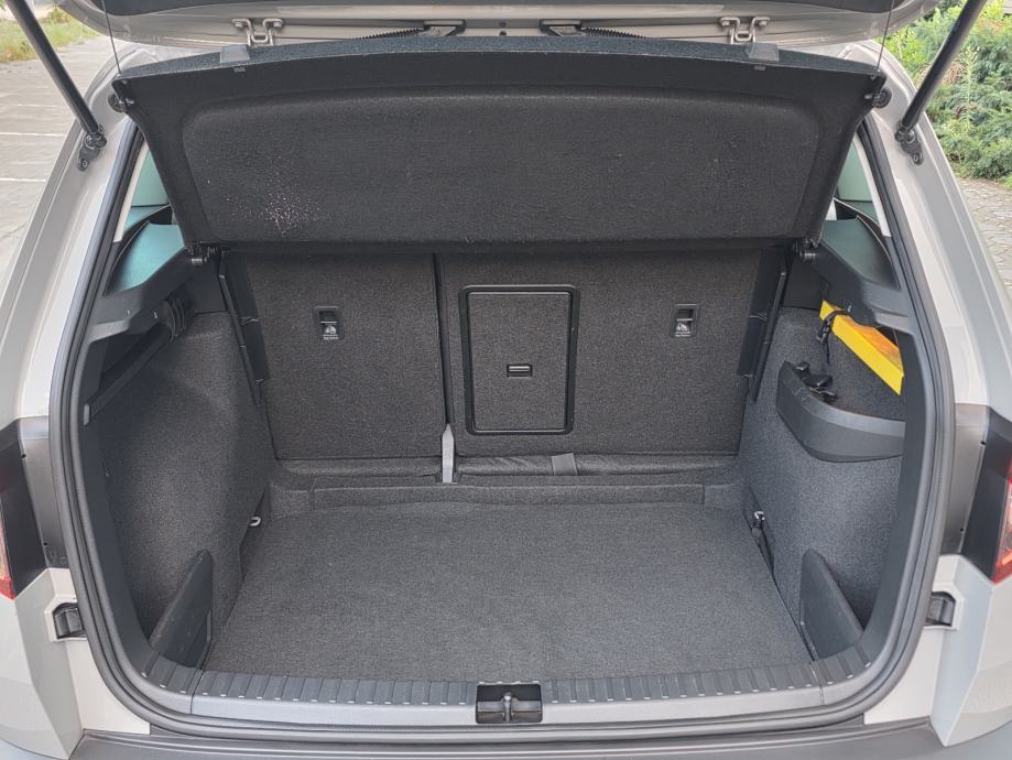 ŠKODA KAROQ 1.6 TDI DSG - *BOGATA OPREMA - ORIGINAL STANJE - SERVISNA*, fotografija 14