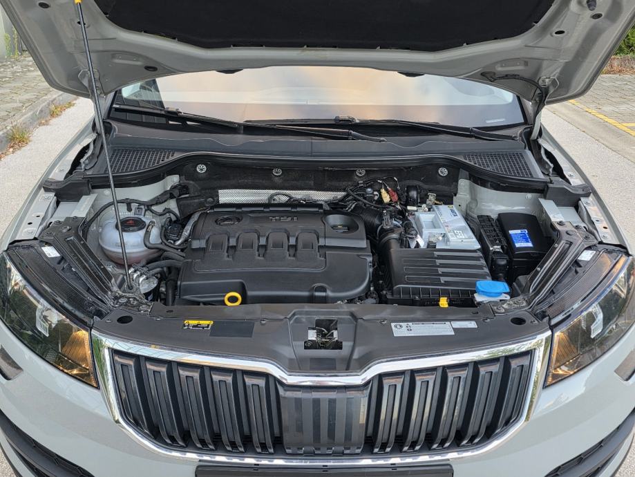 ŠKODA KAROQ 1.6 TDI DSG - *BOGATA OPREMA - ORIGINAL STANJE - SERVISNA*, fotografija 16