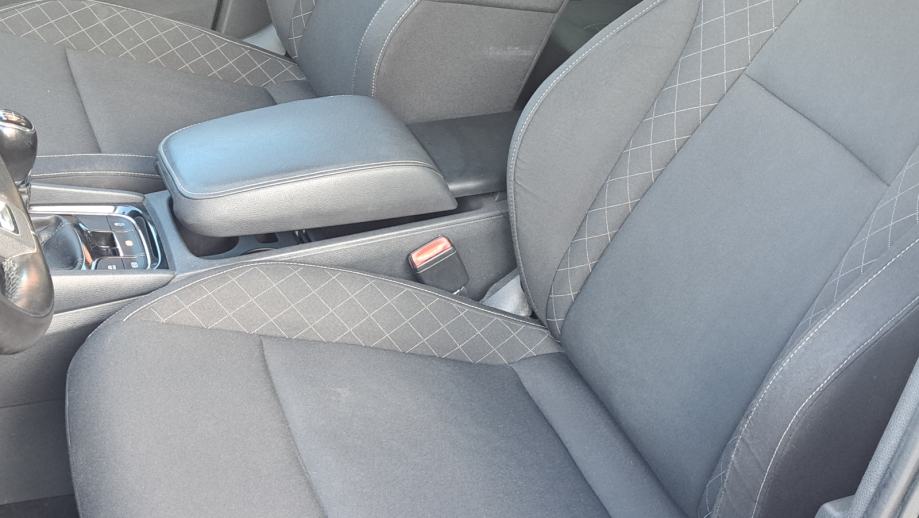Škoda Karoq 1.6 TDI,LED,NAVI,KAMERA,12/17,REG. 09/27,ODLIČAN, fotografija 17