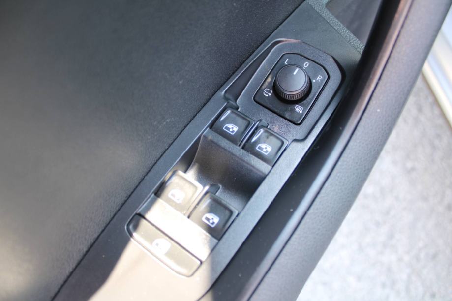 Škoda Karoq 2.0 TDi DSG *LED, NAVIGACIJA, KAMERA*, fotografija 15