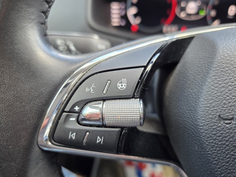 Škoda Karoq 2,0 TDI,navi, led,leasing rata 280e, fotografija 10