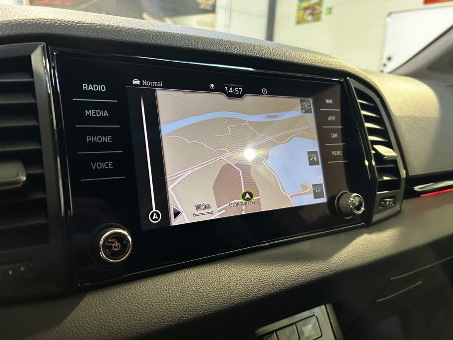 ŠKODA KAROQ 2,0 TDI SPORTLINE DSG LED ALU 18 PDC U PDV-U 12 MJ JAMSTVO, fotografija 10
