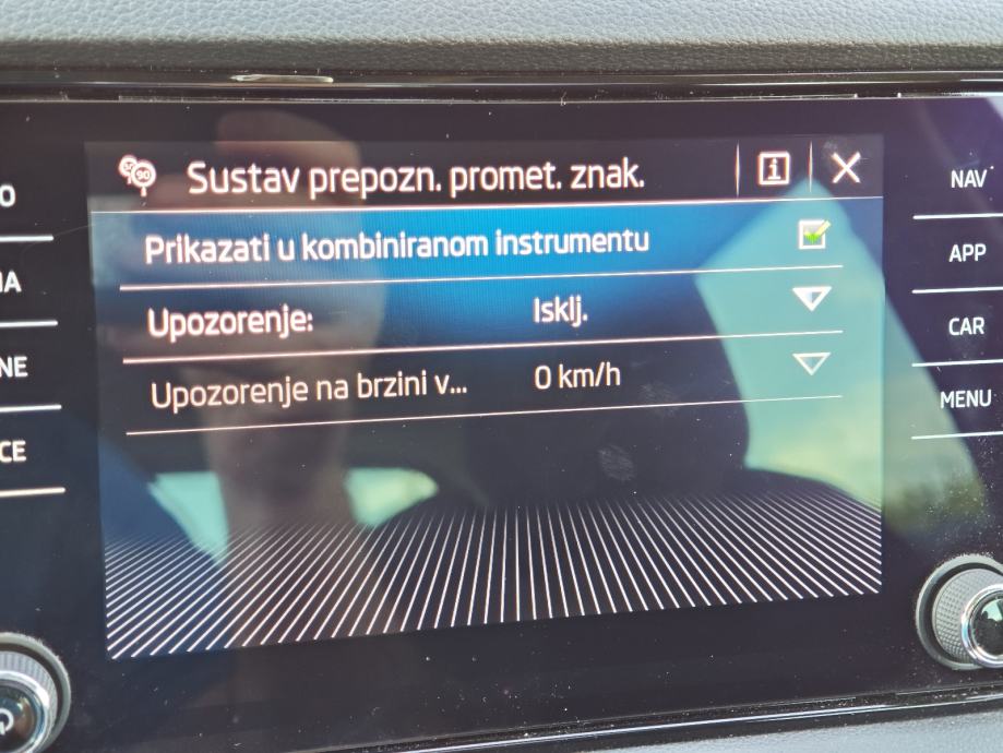 Škoda Karoq 2,0 TDI Tour DSG 4x4, fotografija 11