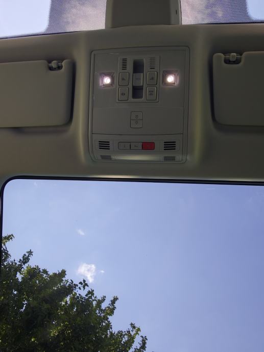 Škoda Karoq 2,0 TDI Tour DSG 4x4, fotografija 17