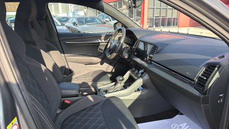 SKODA KAROQ 2023 • PREMIUM jamstvo • AutoZubak Rabljena, fotografija 9