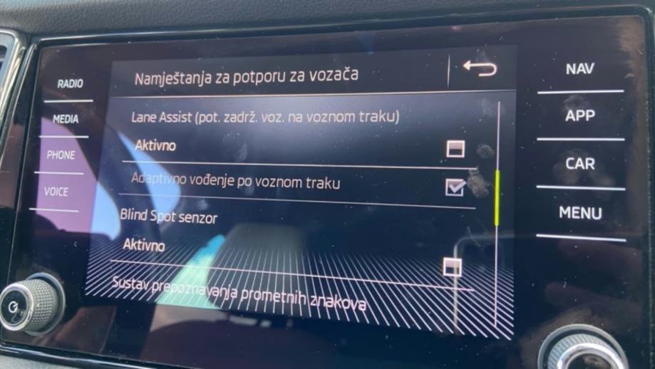Škoda Kodiaq 2.0 TDI DSG, 7 sjedala, Matrix LED, 360°, kuka, servisna, fotografija 3