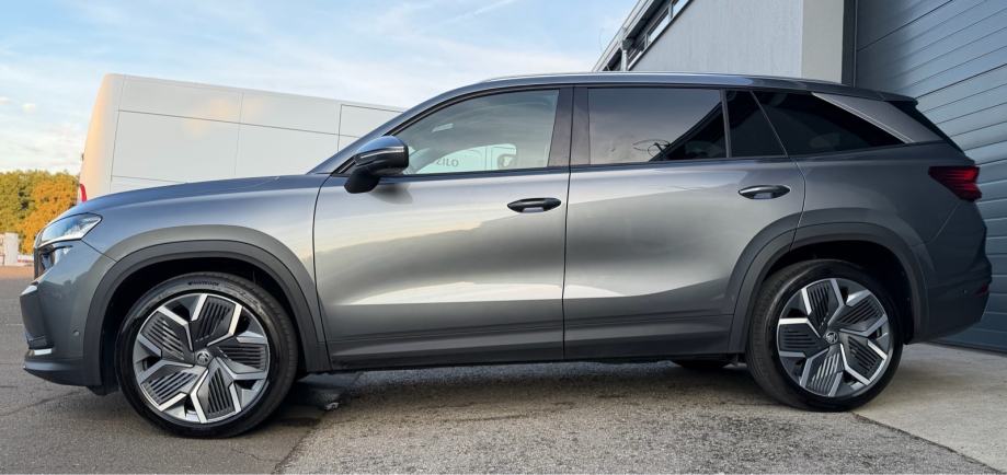 Škoda Kodiaq 2,0°DSG°SELECTION°7 SJEDALA°VIRTUAL°LED°KAMERA360°AMBI°, fotografija 3