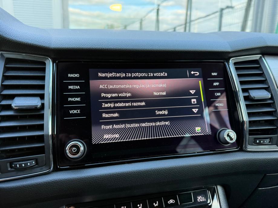 Škoda Kodiaq 2.0TDI DSG 7SJEDALA °NAVI°KAMERA°KEYLESS°ADAP. TEMPOMAT, fotografija 18