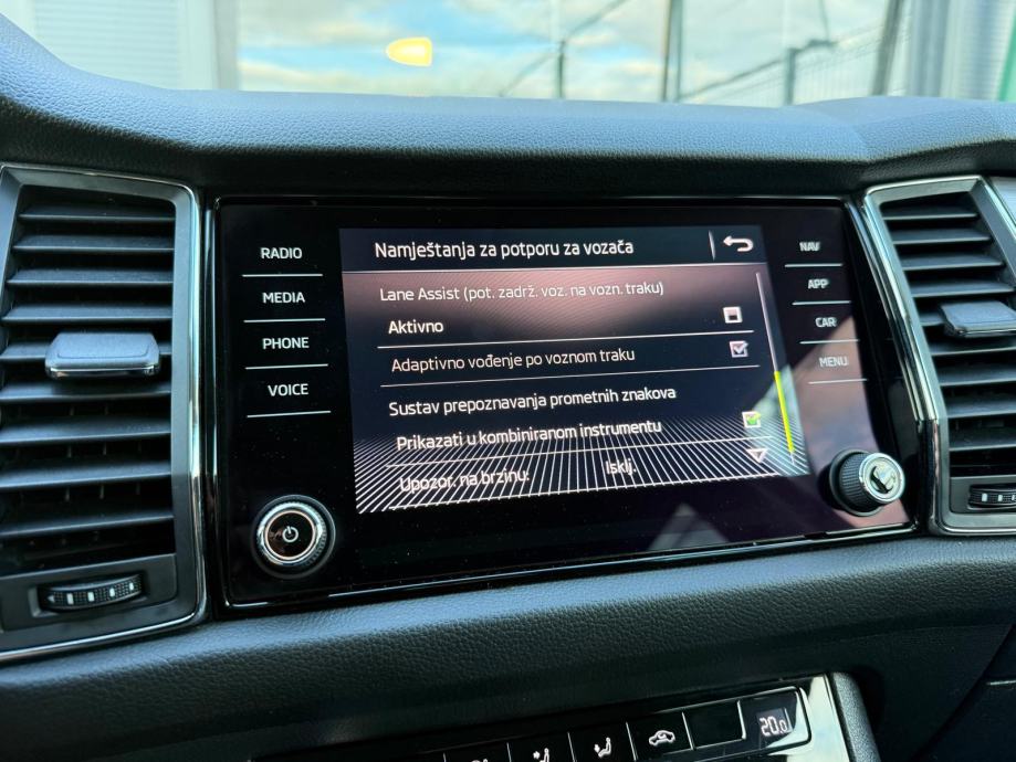 Škoda Kodiaq 2.0TDI DSG 7SJEDALA °NAVI°KAMERA°KEYLESS°ADAP. TEMPOMAT, fotografija 19