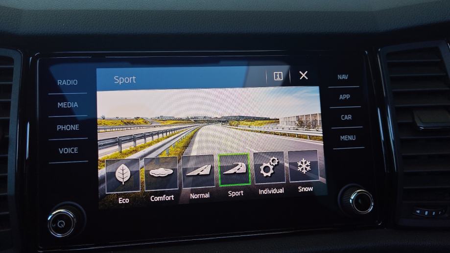 Škoda Kodiaq VRS DSG 4X4, 240KS, KAMERA, PANO, VIRTUAL, JAMSTVO, fotografija 11