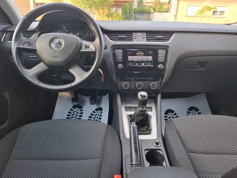 Škoda Octavia 1 6 TDI 92tkm SERVISNA TEMPOMAT EURO KUKA GR SJEDALA, fotografija 13