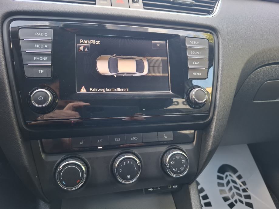 Škoda Octavia 1 6 TDI 92tkm SERVISNA TEMPOMAT EURO KUKA GR SJEDALA, fotografija 17