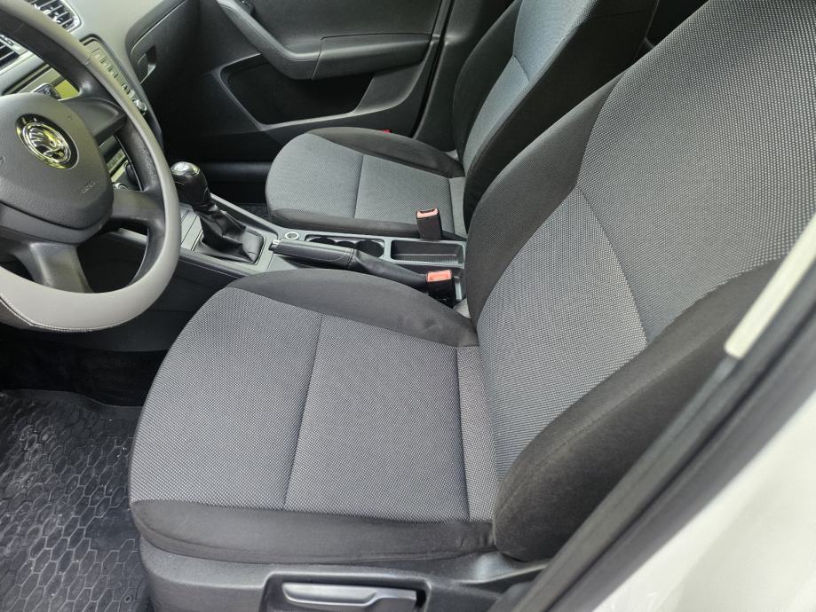 Škoda Octavia 1,2 TSI prešao 178000 km izvrsno stanje, fotografija 12