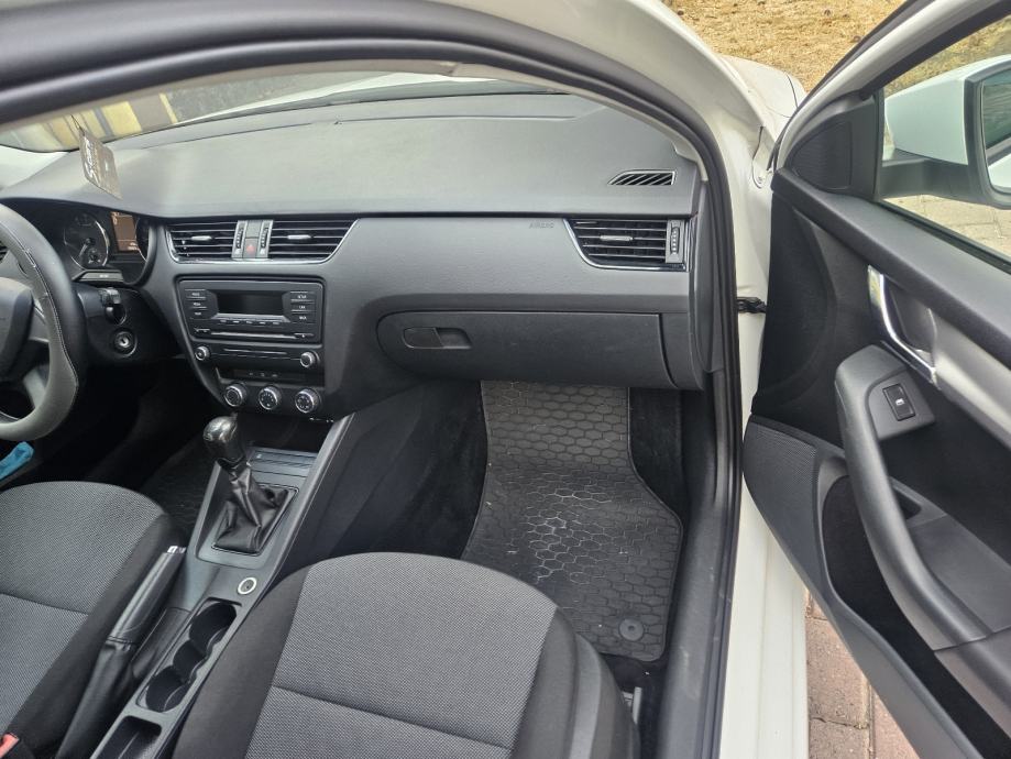 Škoda Octavia 1,2 TSI prešao 178000 km izvrsno stanje, fotografija 17