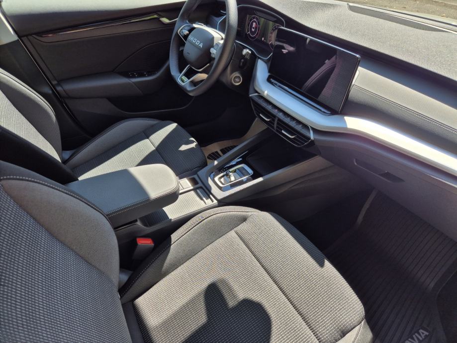 Škoda Octavia 1,5 TSI DSG mHEV, fotografija 3